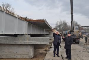 Зима будівництву мосту не завадила