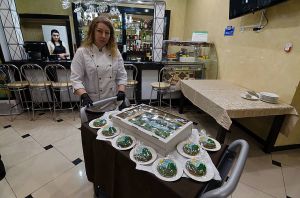 Випускницю-кондитера запросила на роботу кейтерингова компанія