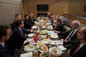 Президент обговорив хід реформ з послами «Великої сімки»
