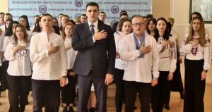 Співати в суді стане традицією