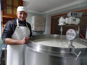 «Чесниківський сир» по-швейцарськи