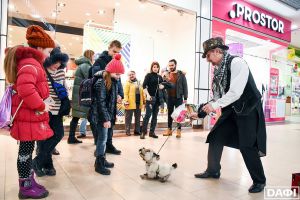 В його руках ляльки оживають