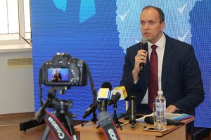 Хабарі в ОДА не носять — запевняє очільник Хмельницької області Дмитро Габінет