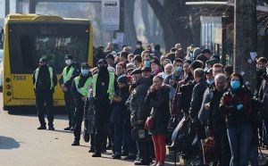 Люди в масках, 20 осіб в один салон і мрії про метро