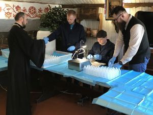 У ПЦУ виготовляють антисептики  і роздають найуразливішим  категоріям населення