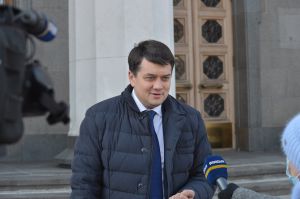 Лікарям нині авто потрібні більше, ніж парламенту
