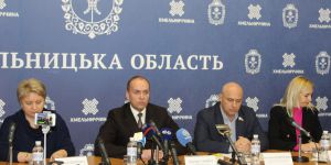 Засоби захисту й устаткування у Хмельницькому закупили,  тестів і ліків ще бракує