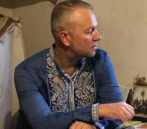 Зустріч (або роздуми в Рубанівському садку біля крейдою біленої хатки)