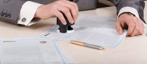 Херсонські нотаріуси не забувають ділитися доходами 