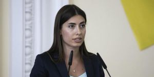 Хто ремонтуватиме похилений ганок?