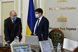 Відкинути політичні амбіції заради зважених рішень для подолання епідемії