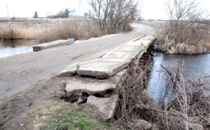 Помираючими дорогами до... таких само хуторів?