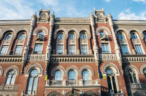 Курс гривні зміцнився до 27,15 грн/дол.