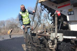Розпочато відновлювальні роботи на автошляху від Сєвєродонецька до Станиці Луганської