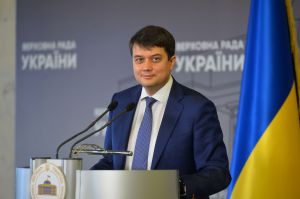 Дмитро Разумков: «На позачерговому засіданні Верховна Рада голосуватиме за законопроекти без обговорень, за винятком змін до бюджету та низки постанов»