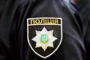 Офіцера поліції побили за вимогу дотримуватися норм карантину