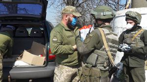 Антисептики на передовій такі ж важливі,  як і бронежилети