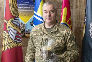 Смачний Великодній вантаж на передову