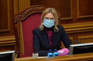Олена Кондратюк: «Прем'єр-міністр має публічно представити на позачерговому засіданні парламенту план виходу з карантину та економічної кризи»