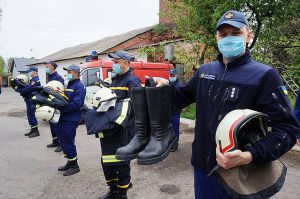 У Хорольському районі пожежників одягли і взули... педагоги