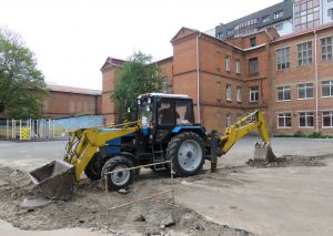 У Хмельницькому продовжують будувати