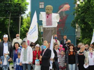 Донеччина: Кобзар у вишиванці, музейні реліквії та автопробіг