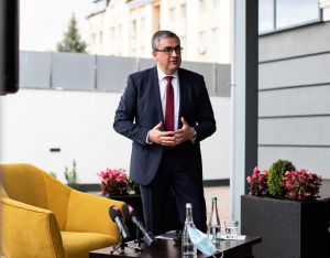 На роботу о сьомій ранку?