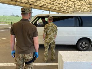 Окупанти продовжують блокувати роботу КПВВ «Мар’їнка»