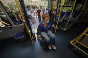 У Дніпрі навчають возити маломобільних пасажирів