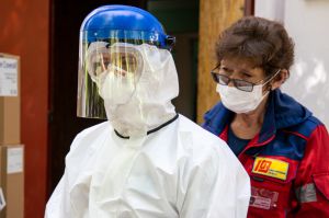 На Дніпропетровщині медиків одягли по вищому класу