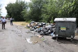 У Запоріжжі центральний пляж перетворюється на смітник