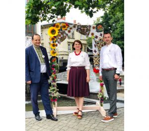 Маємо нести нашу величаву мову у світи