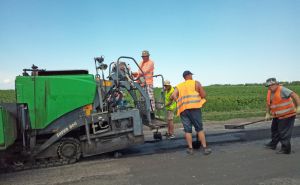 Дорожники працюють й у вихідні, але до Суботова не доїдеш