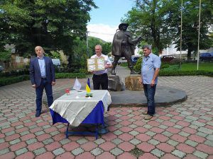 Нову марку Укрпошти із листоношею  номіновано у трьох містах