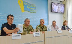 «Срібна флейта» повертається на Донбас… Офіцер видав книгу, щоби зібрати кошти для порятунку дітей