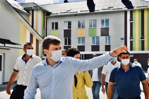 Школа, дорога та приймальне відділення районної лікарні