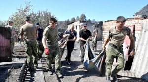 Луганщина: Згарища досі розбирають