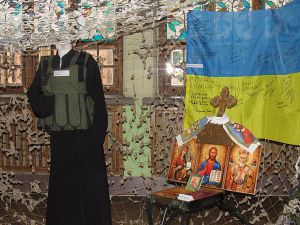 Полтавщина: Відтворили бліндаж, який стає місцем спільної молитви перед боєм