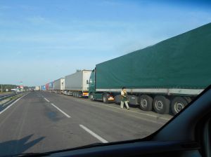 У черзі перед пунктом пропуску «Ягодин» застрягли майже півтисячі машин