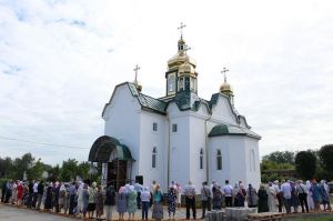 У райцентрі Гребінці виріс храм
