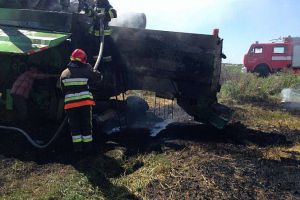 Хмельниччина: У полі так гаряче, що спалахнув комбайн