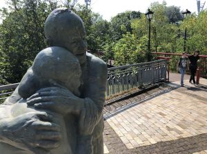 Про історію великого кохання  розкажуть постери