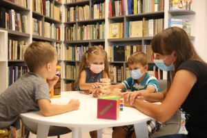 У Львові звичайні книгозбірні перетворюються на сучасні медіатеки