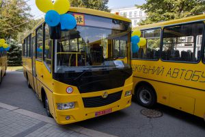 Громадам Дніпропетровської області закупили шкільні автобуси