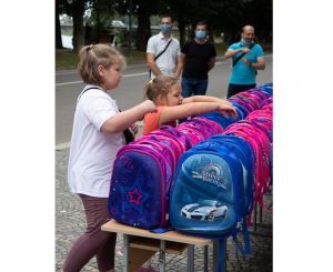 Закарпаття: Зібралися на «Перший портфелик»