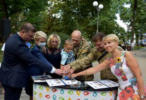 Полтава: Марку на честь батька гасив його молодший син