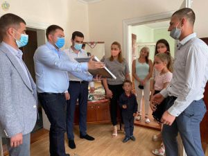 Львівщина: Родина атовця  справляє входини