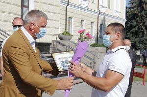 На Хмельниччині вшанували чемпіонів  та підтримали спортивні бази