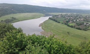 Прикарпаття: Дністровський каньйон перетворився на великий смітник
