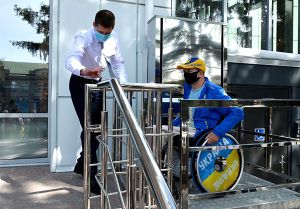 У Кропивницькому «Прозорий офіс» прийняв перших відвідувачів